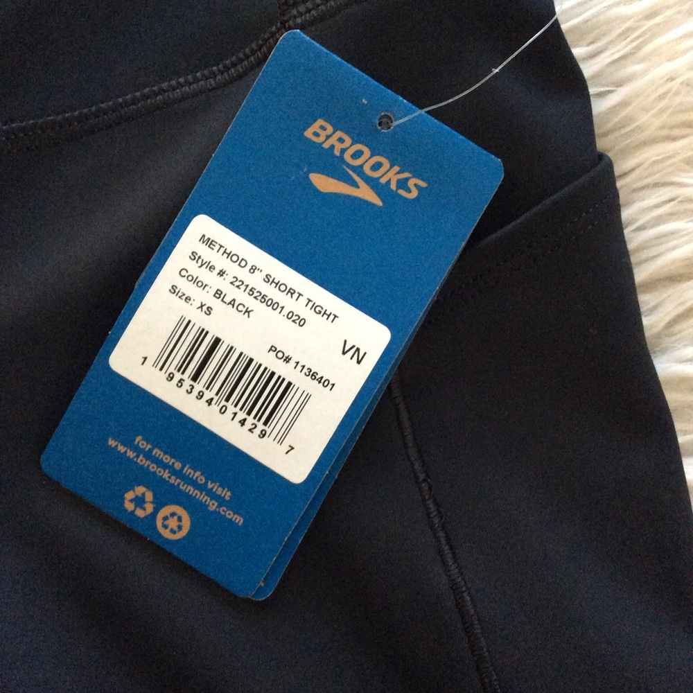 NWT Brooks Method 8” Short Tight - Picture 8 of 12